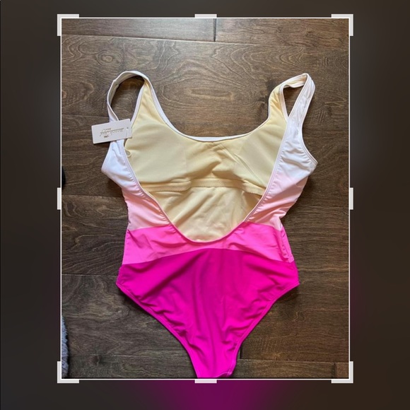 Bathing suit - Picture 3 of 3